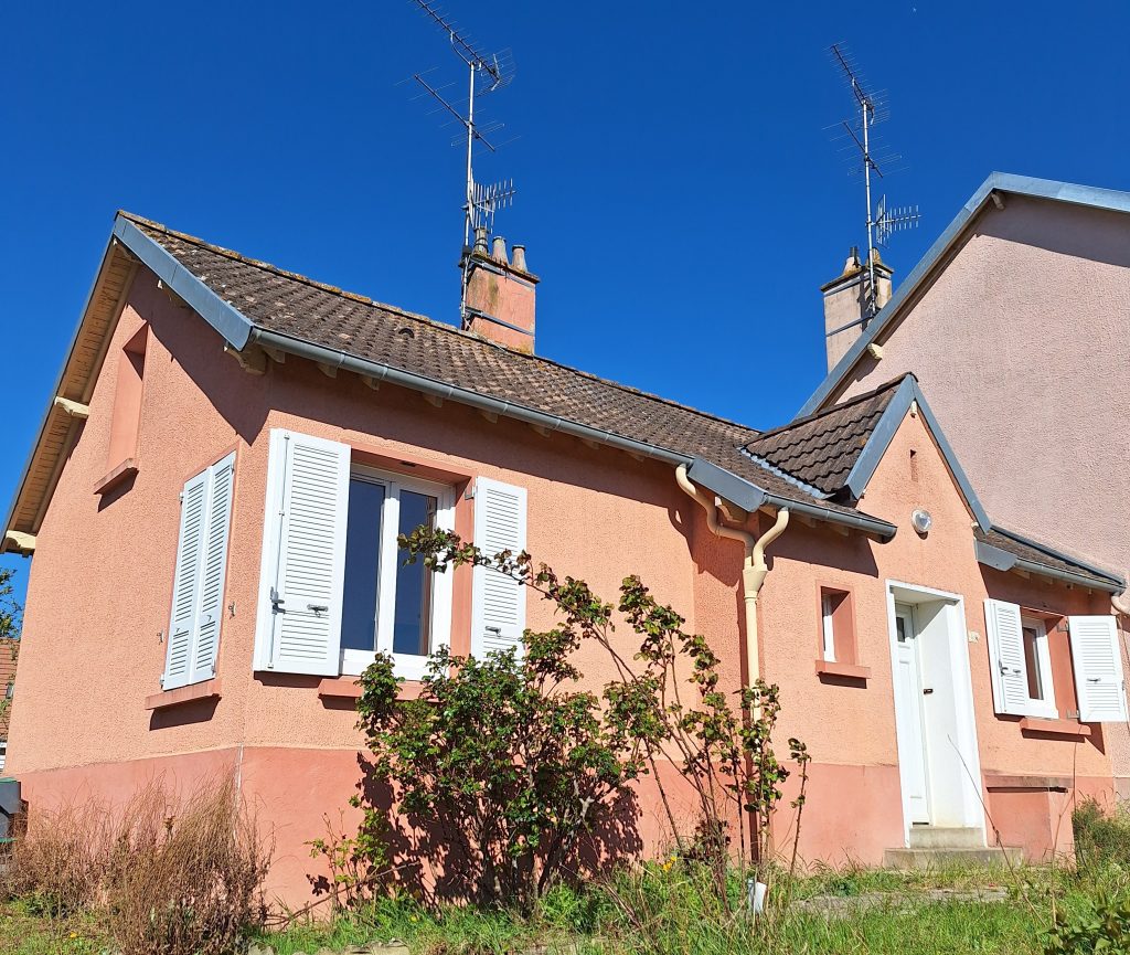 45 rue bâclée st amand montrond
